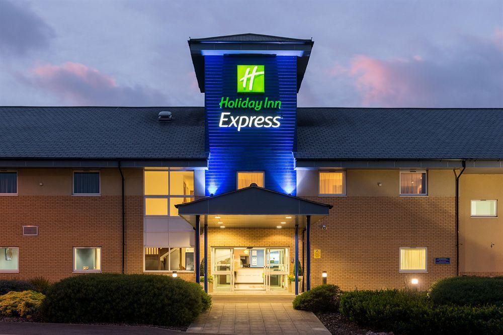 Holiday Inn Express Braintree By Ihg Exterior foto