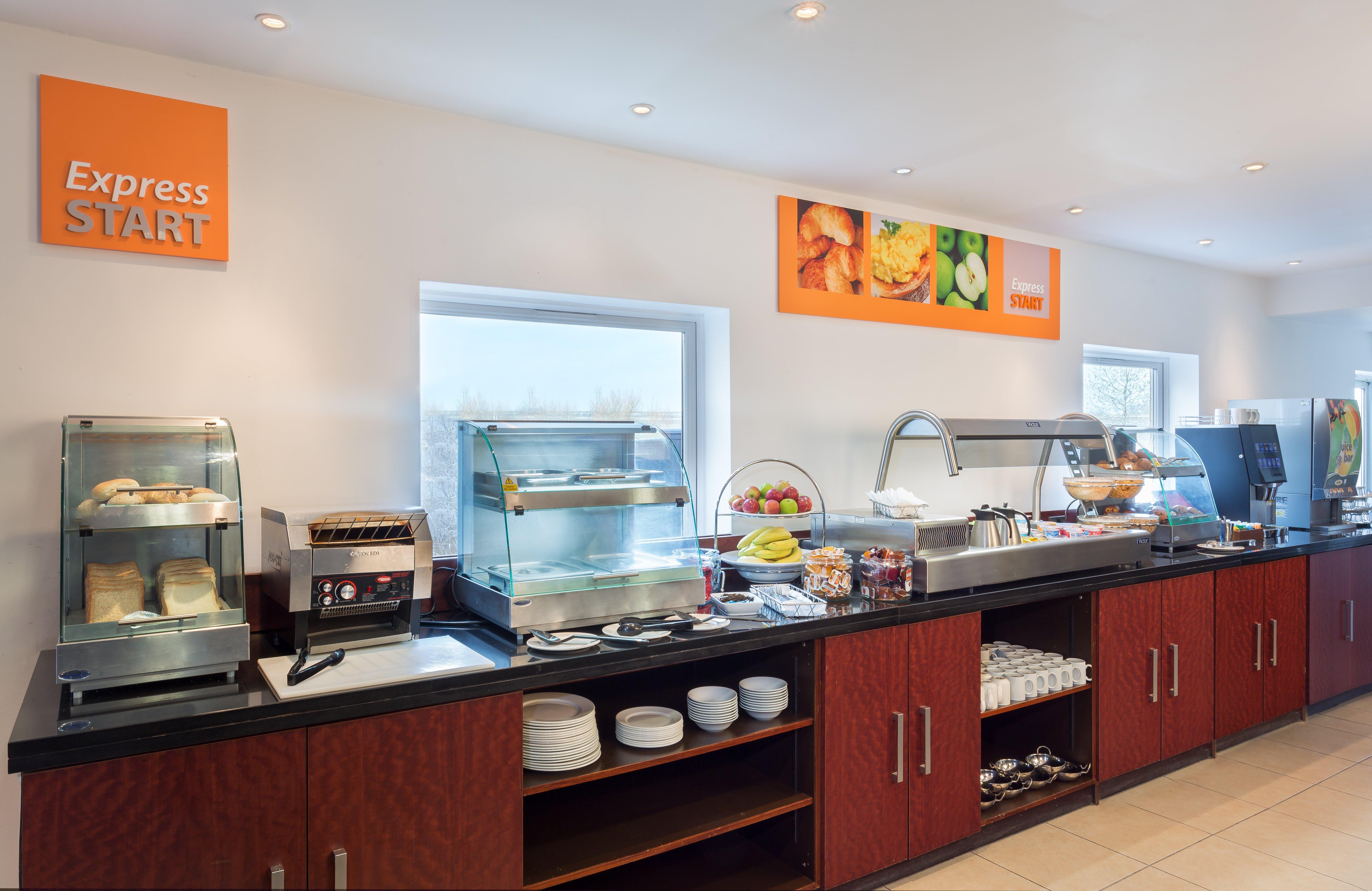 Holiday Inn Express Braintree By Ihg Exterior foto