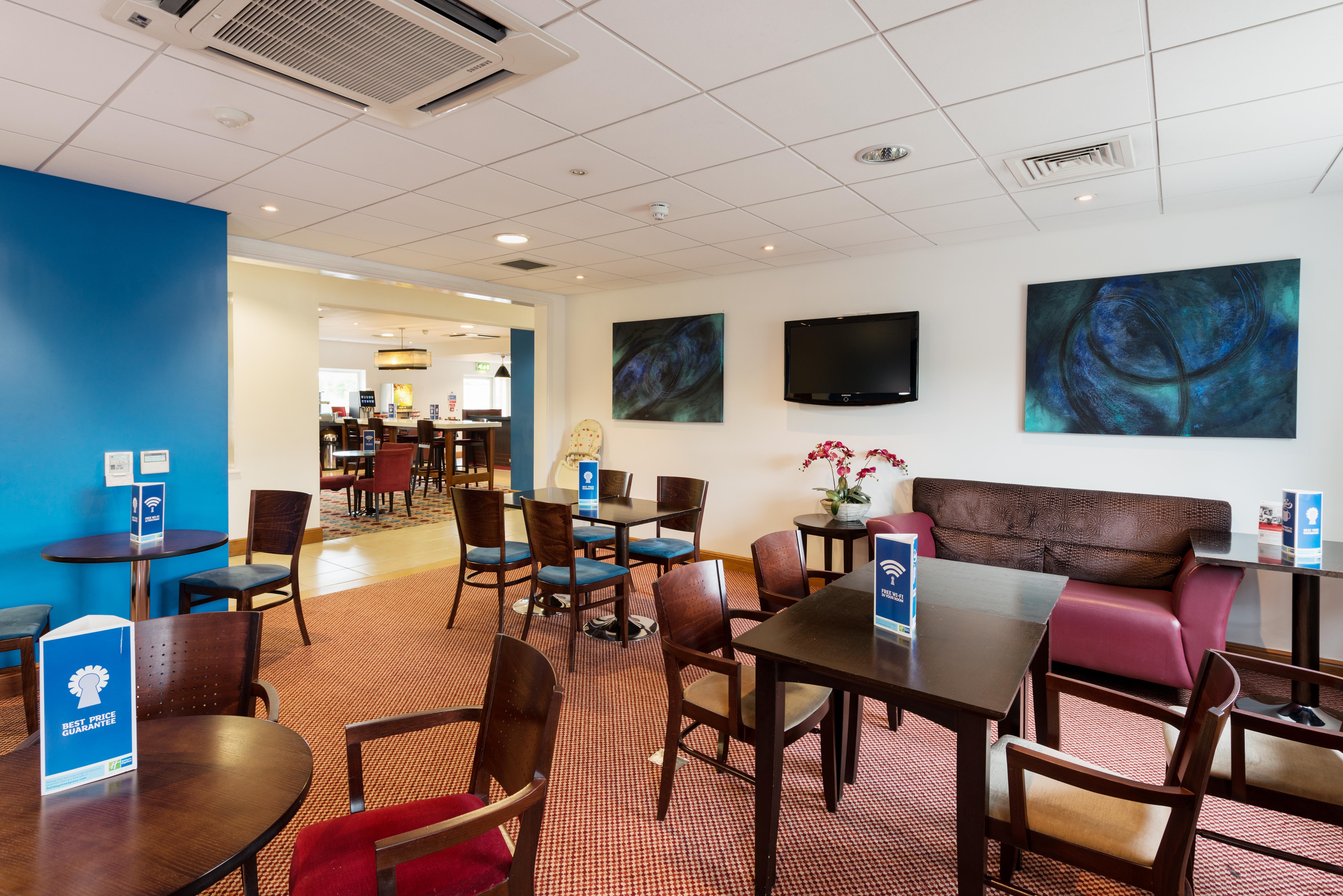 Holiday Inn Express Braintree By Ihg Exterior foto