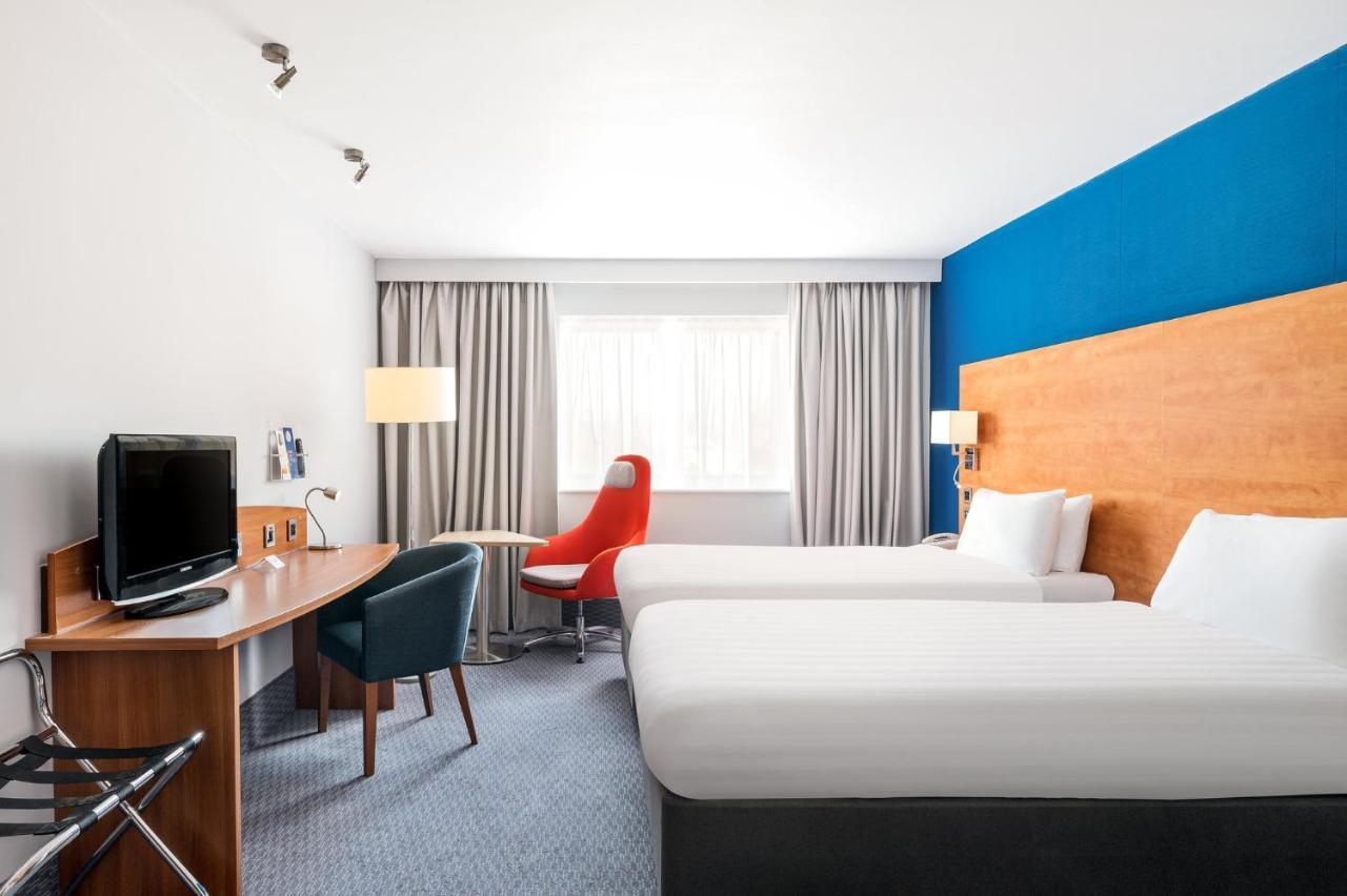 Holiday Inn Express Braintree By Ihg Exterior foto