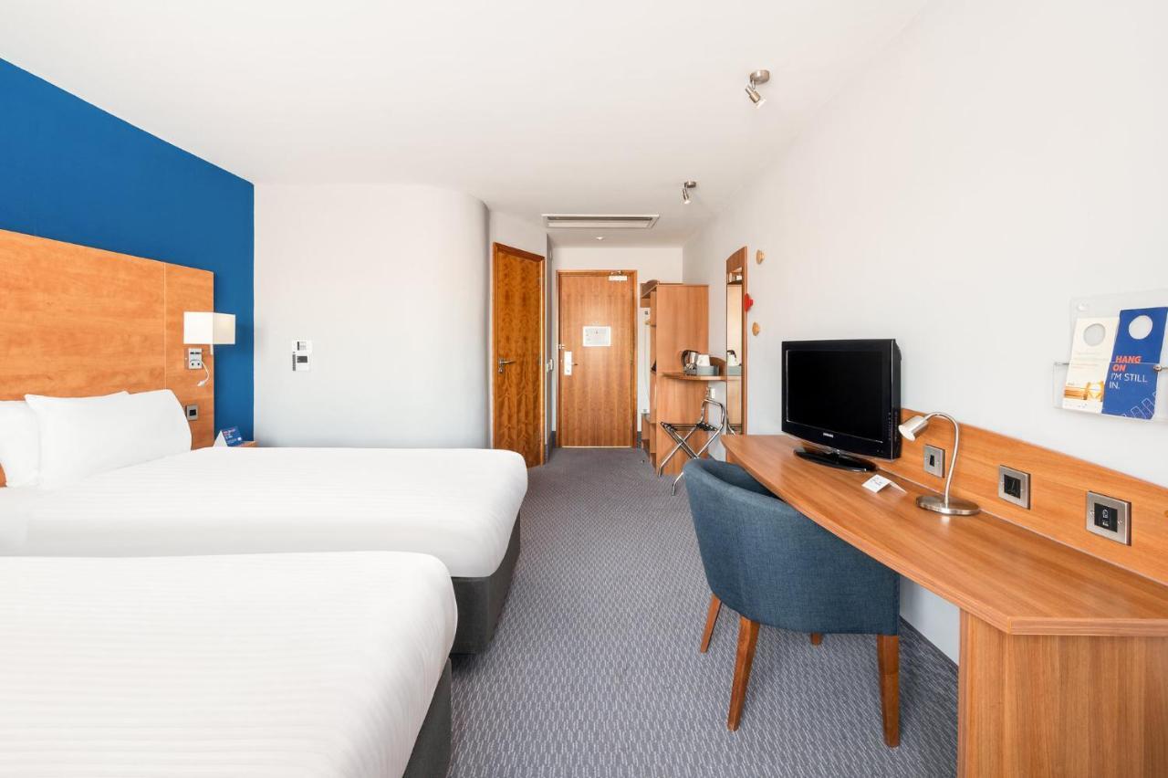 Holiday Inn Express Braintree By Ihg Exterior foto