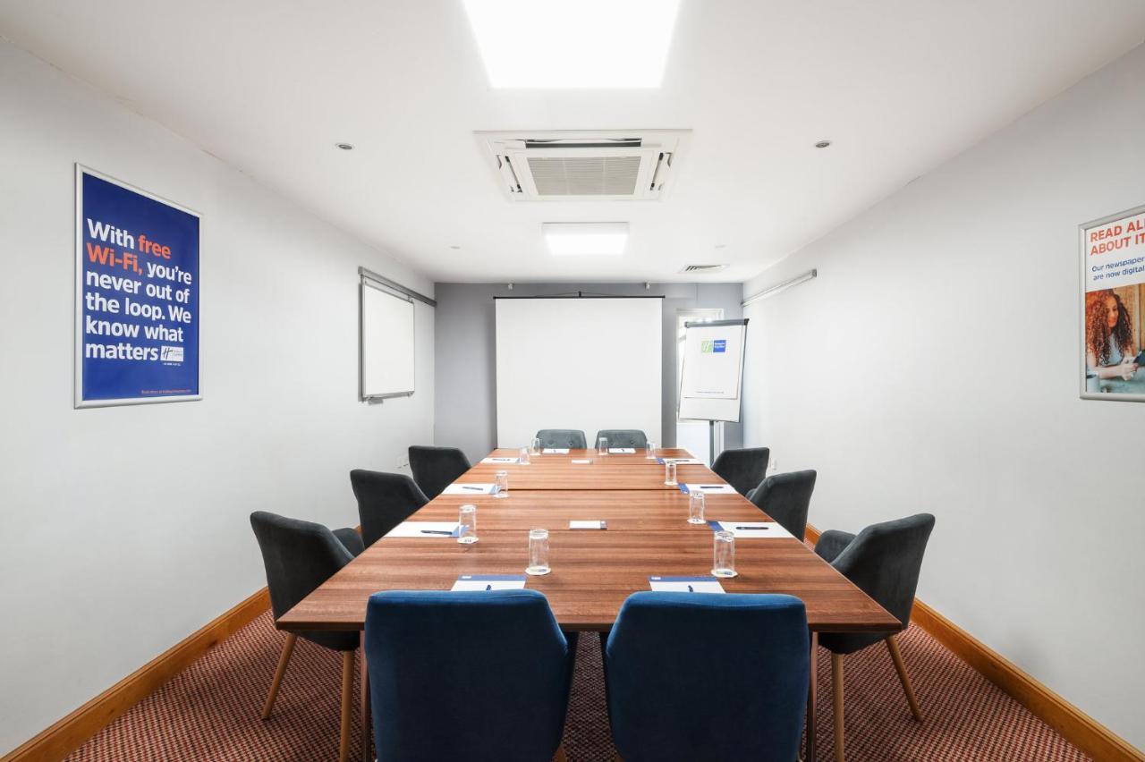 Holiday Inn Express Braintree By Ihg Exterior foto