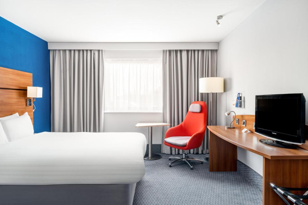 Holiday Inn Express Braintree By Ihg Exterior foto