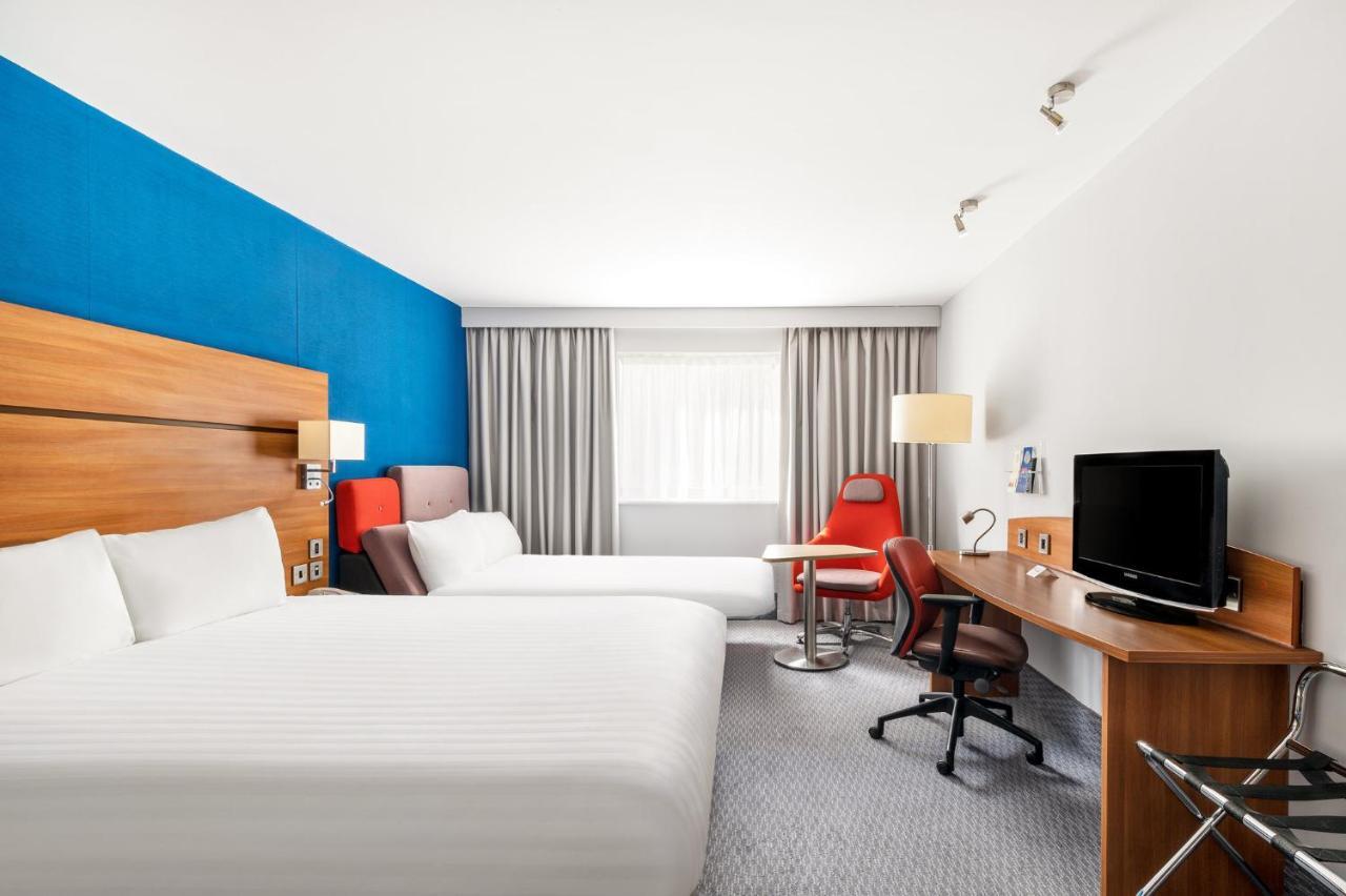 Holiday Inn Express Braintree By Ihg Exterior foto