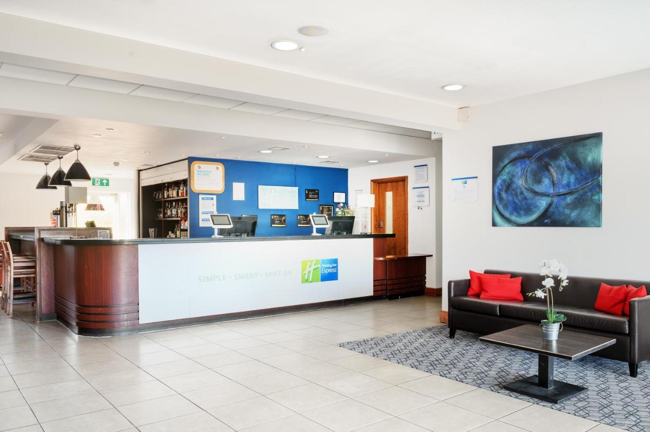 Holiday Inn Express Braintree By Ihg Exterior foto