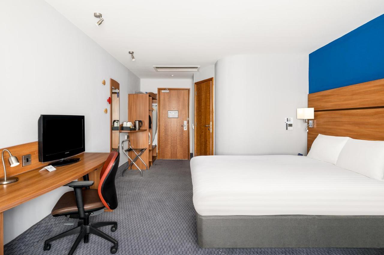 Holiday Inn Express Braintree By Ihg Exterior foto
