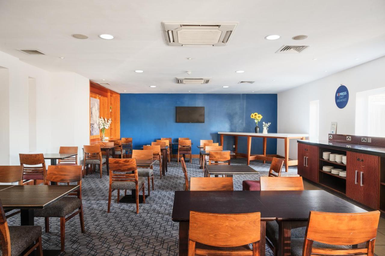 Holiday Inn Express Braintree By Ihg Exterior foto